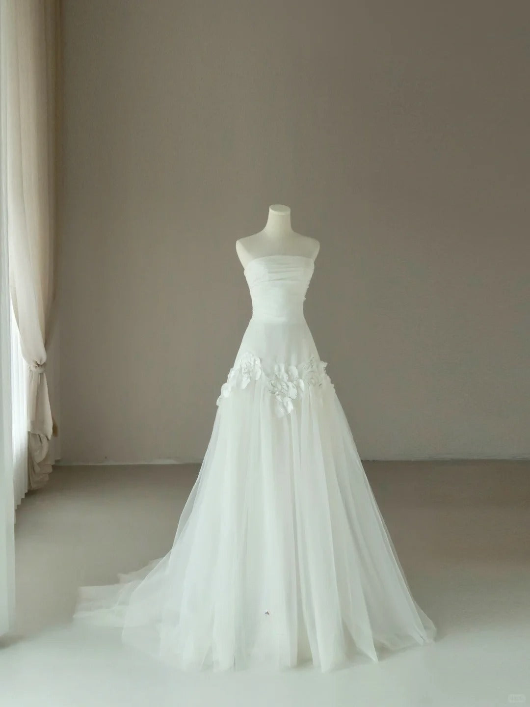 Princess Mermaid Strapless Tulle White With Flowers Appliqued Groom Bride Gown Bridal Dress Modest Wedding Dresses RB7676