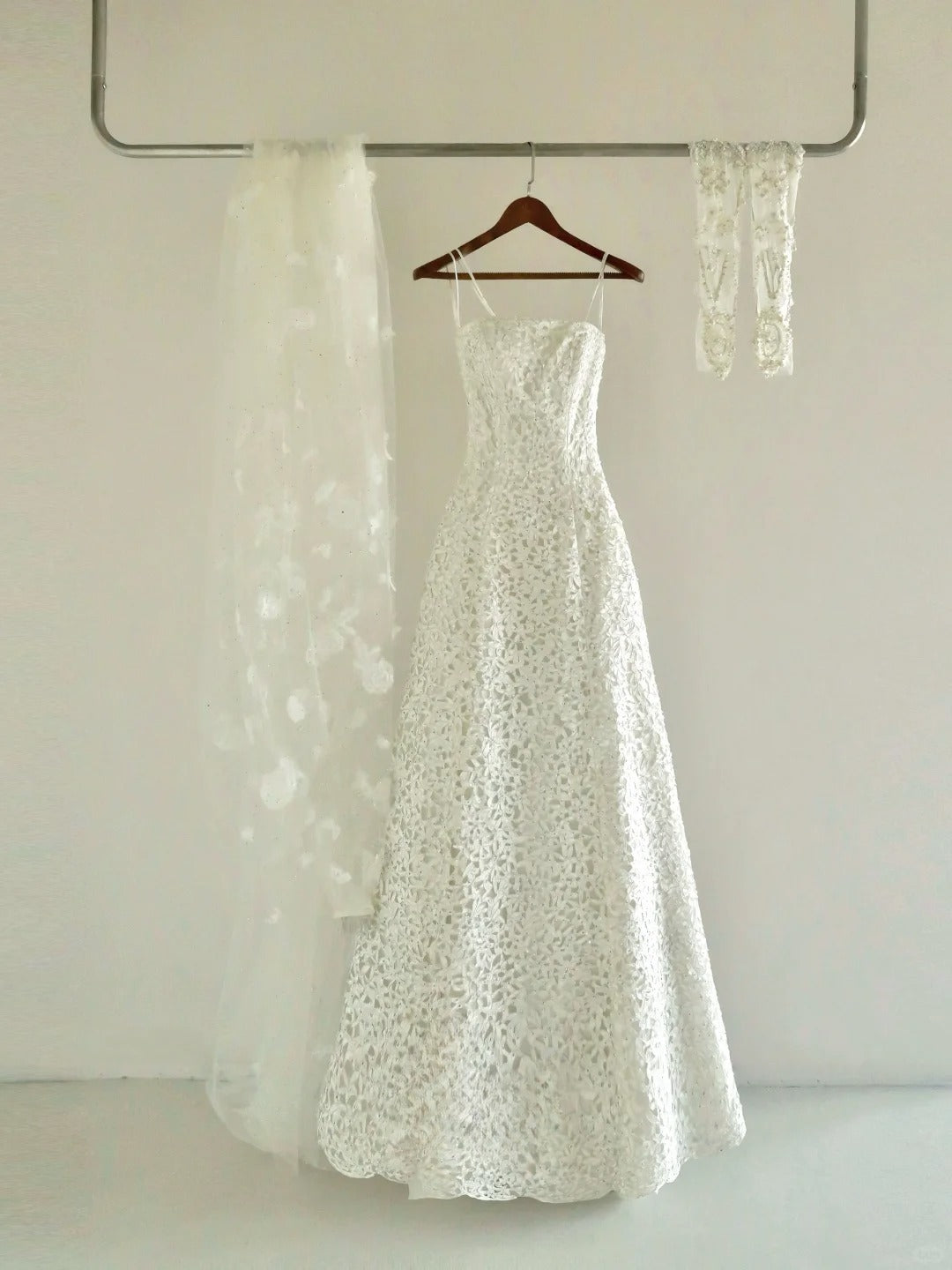 Princess A line Strapless Lace White With Beading Groom Bride Gown Bridal Dress Modest Wedding Dresses RB7682