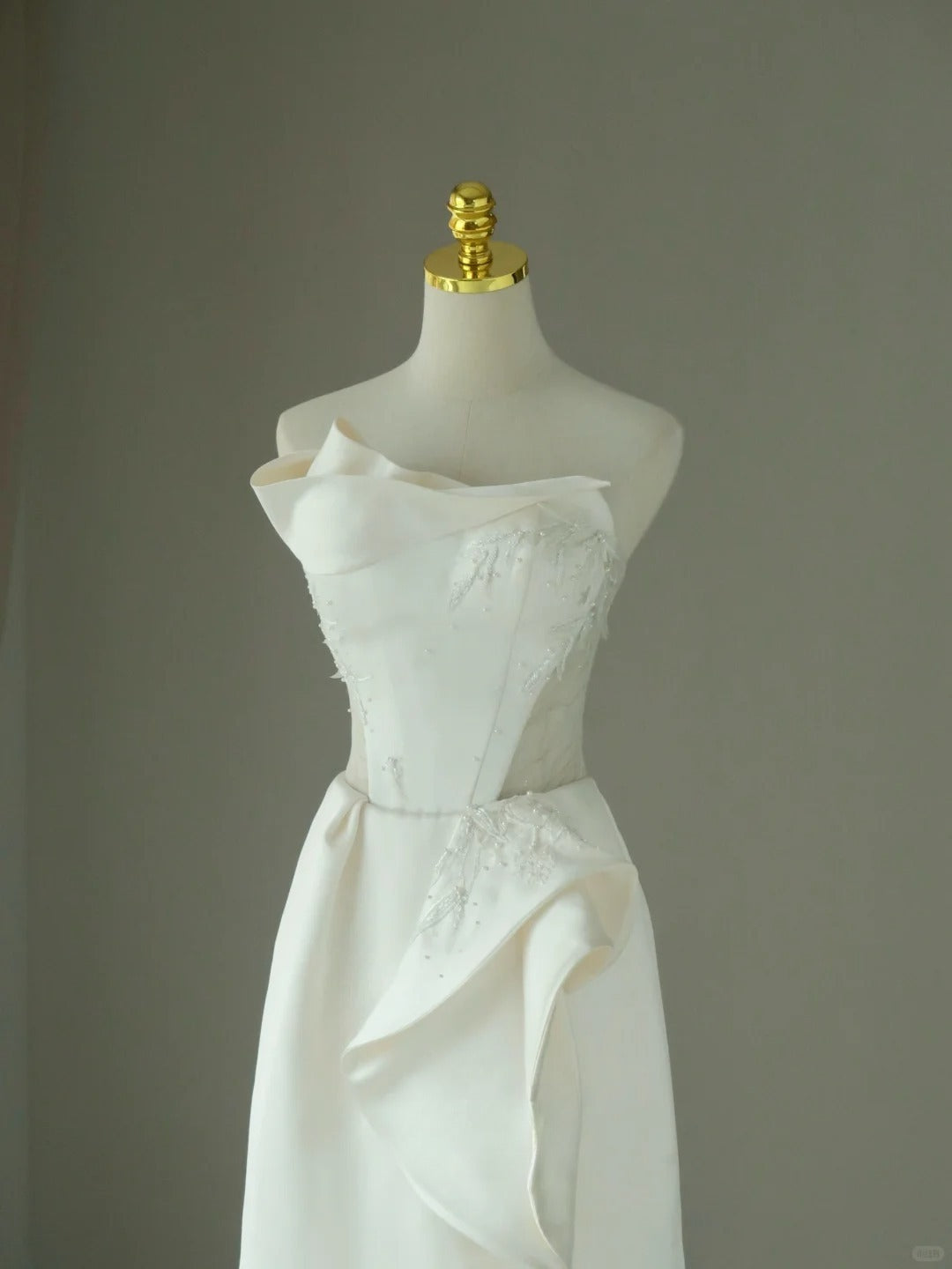 Simple A line Strapless White Satin With Ruffled Groom Bride Gown Bridal Dress Modest Wedding Dresses RB7685