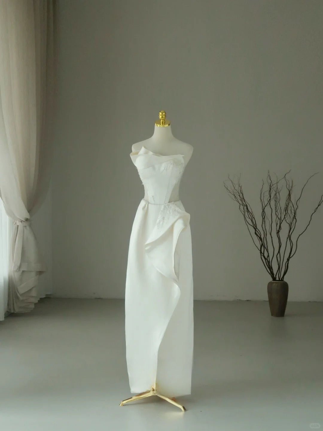 Simple A line Strapless White Satin With Ruffled Groom Bride Gown Bridal Dress Modest Wedding Dresses RB7685