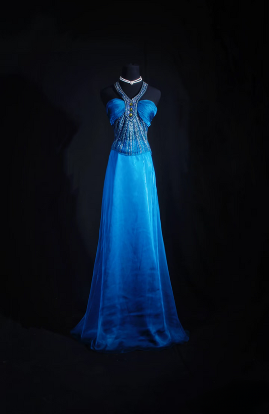 Vintage-Abendkleider im Stil der 90er Jahre: Formelles A-Linien-Abendkleid mit Neckholder aus blauem Satin – Inspiration für ein langes Abendkleid AU062