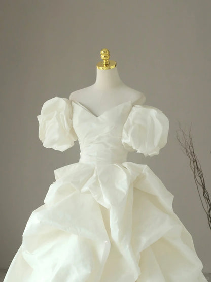 Princess Ball Gown Sweetheart Satin White With Ruffled Sleeves Groom Bride Gown Bridal Dress Modest Wedding Dresses RB7686