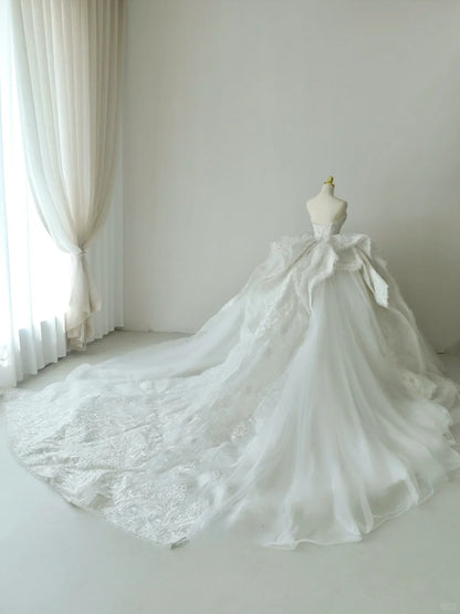 Classic Ball Gown Sweetheart White Tulle With Appliqued Lace Groom Bride Gown Bridal Dress Modest Wedding Dresses RB7690