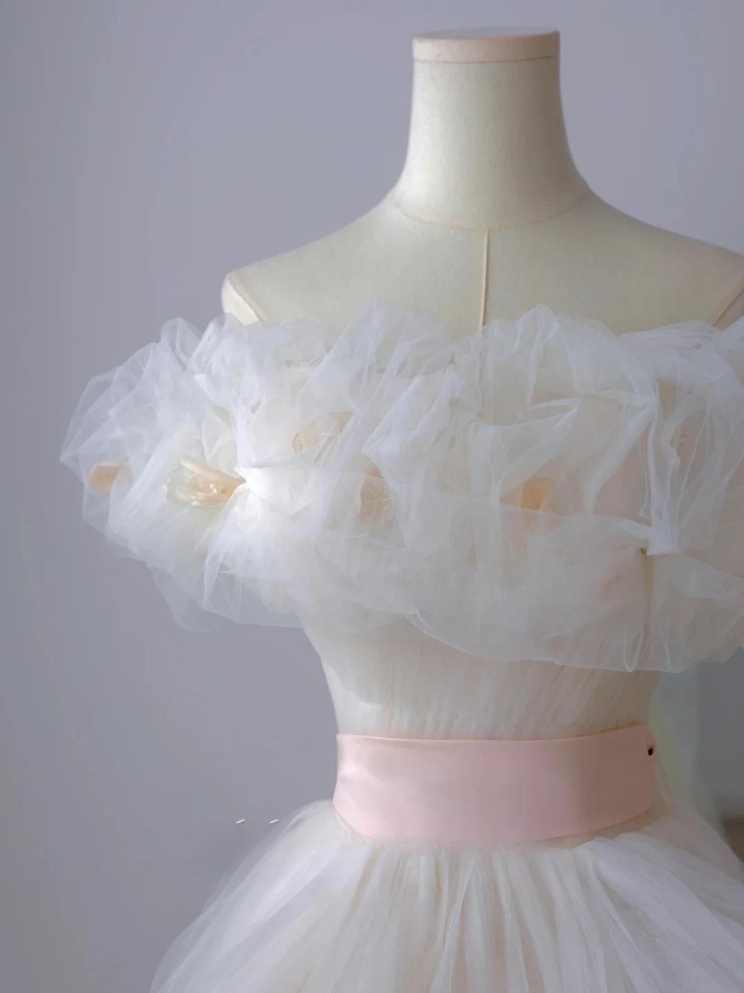 Edles Ballkleid aus schulterfreiem Tüll-Ballkleid, langes Partykleid, Abend-Outfits, Abschlusskleid AU078