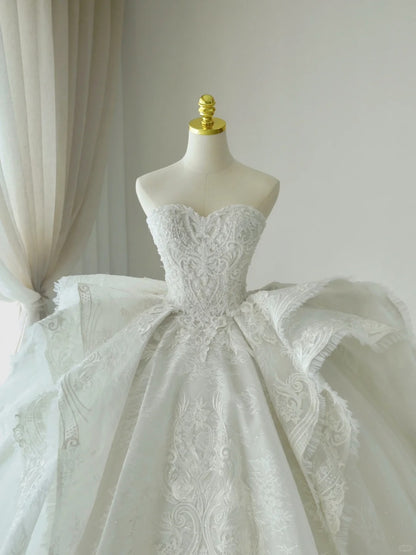 Classic Ball Gown Sweetheart White Tulle With Appliqued Lace Groom Bride Gown Bridal Dress Modest Wedding Dresses RB7690