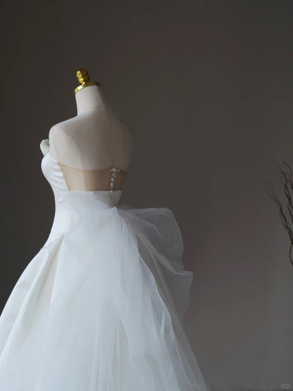 Classic Ball Gown Strapless White 3D Flowers Satin With Ruffled Long Groom Bride Gown Bridal Dress Modest Wedding Dresses RB7695