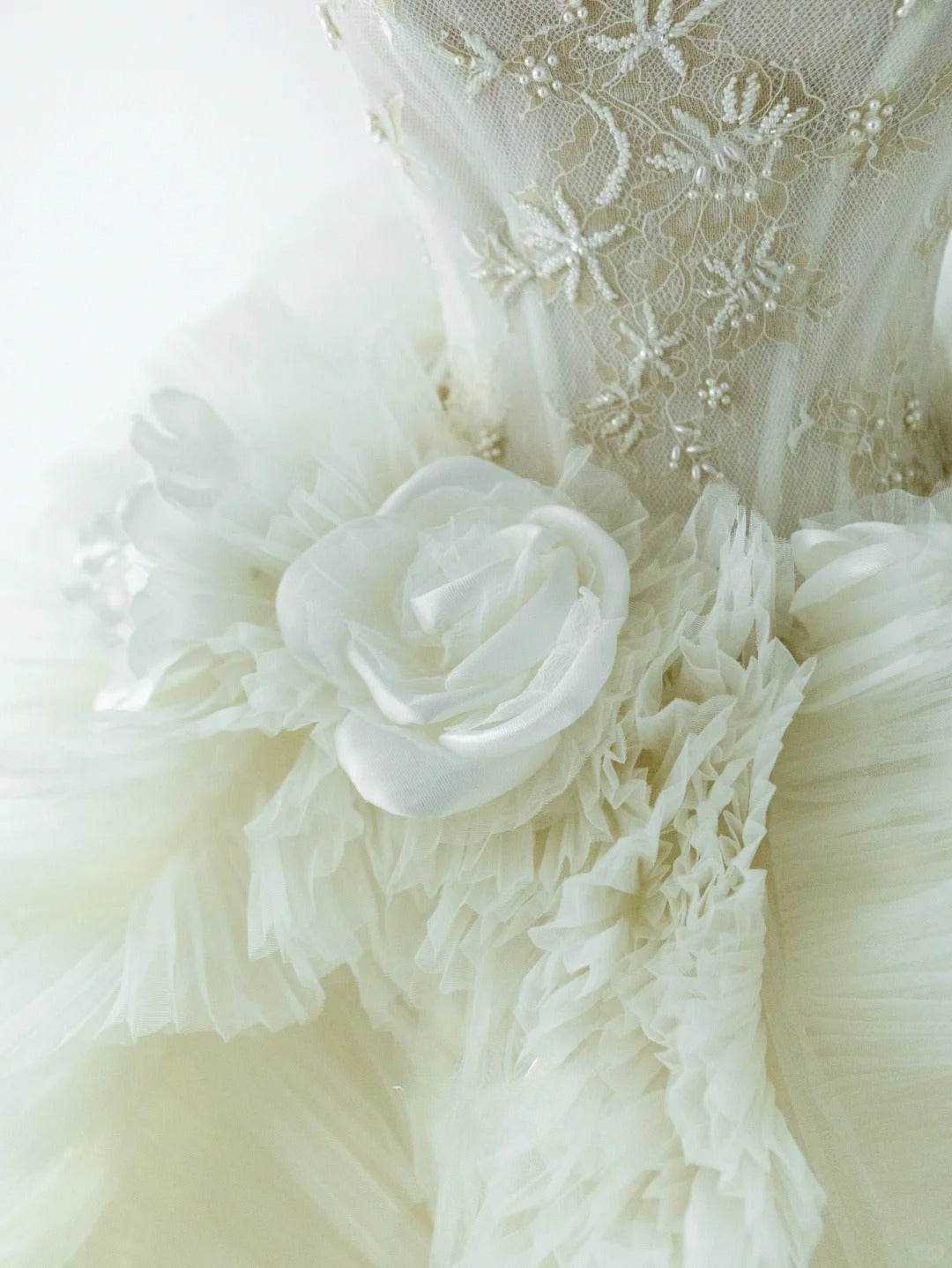 Classic Ball Gown Strapless Cream Ivory 3D Flowers Satin With Tiered Layers Long Groom Bride Gown Bridal Dress Modest Wedding Dresses RB7697