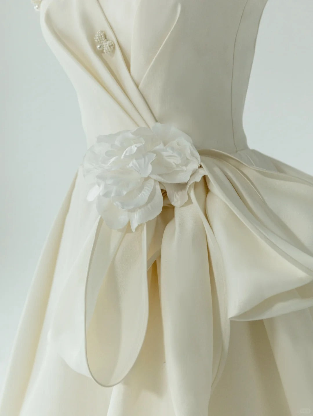 Charming A Line Sweetheart Ivory With Ruffled Groom Bride Gown Bridal Dress Modest Wedding Dresses RB7700