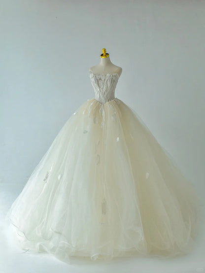 Classic Ball Gown Strapless Cream Ivory Lace Tulle Long Groom Bride Gown Bridal Dress Modest Wedding Dresses RB7701