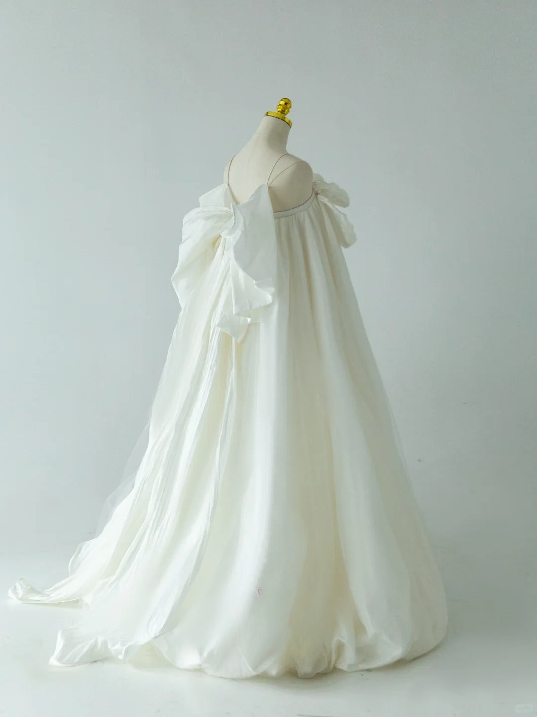 Classic Ball Gown Straps Cream Ivory Satin With Bow Long Groom Bride Gown Bridal Dress Modest Wedding Dresses RB7702