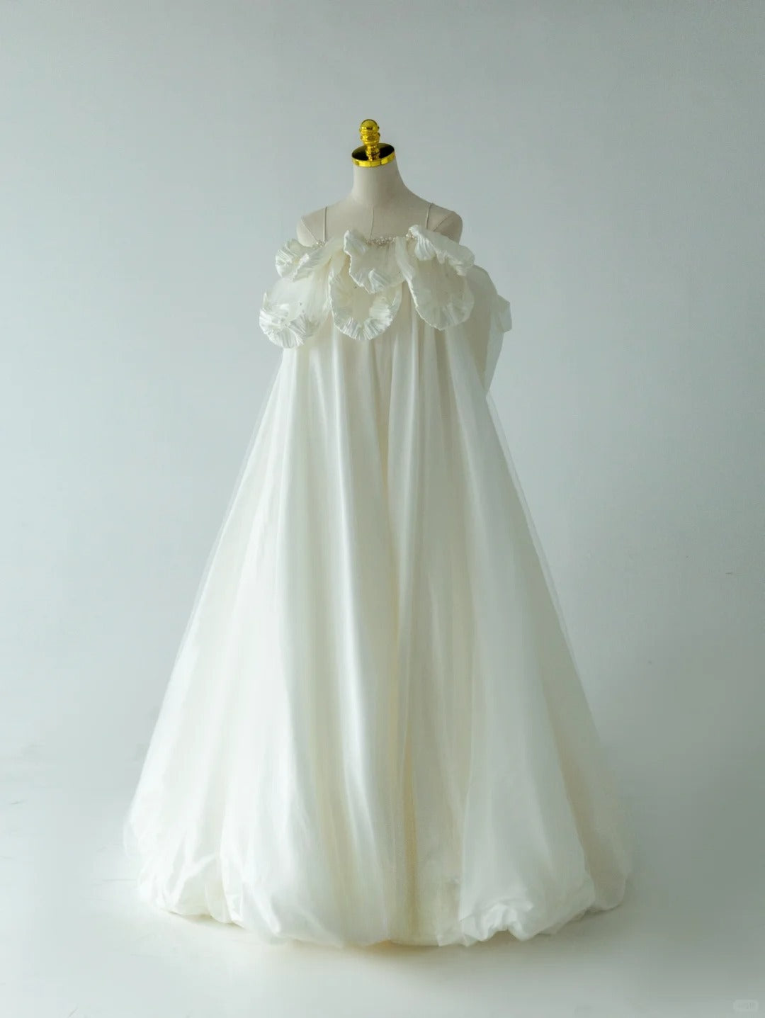 Classic Ball Gown Straps Cream Ivory Satin With Bow Long Groom Bride Gown Bridal Dress Modest Wedding Dresses RB7702
