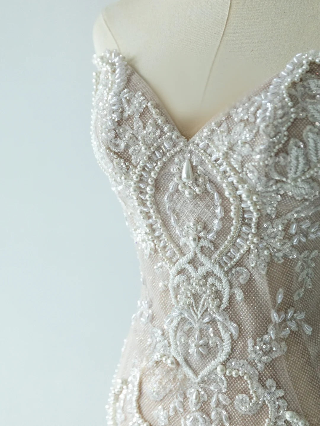 Charming Mermaid Spaghetti Strap Champagne With Lace Appliqued Groom Bride Gown Bridal Dress Modest Wedding Dresses RB7703