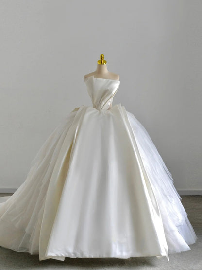 Classic Ball Gown Strapless Ivory Satin With Ruffled Corset Fitted Back Long Groom Bride Gown Bridal Dress Modest Wedding Dresses RB7708