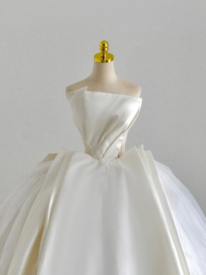 Classic Ball Gown Strapless Ivory Satin With Ruffled Corset Fitted Back Long Groom Bride Gown Bridal Dress Modest Wedding Dresses RB7708