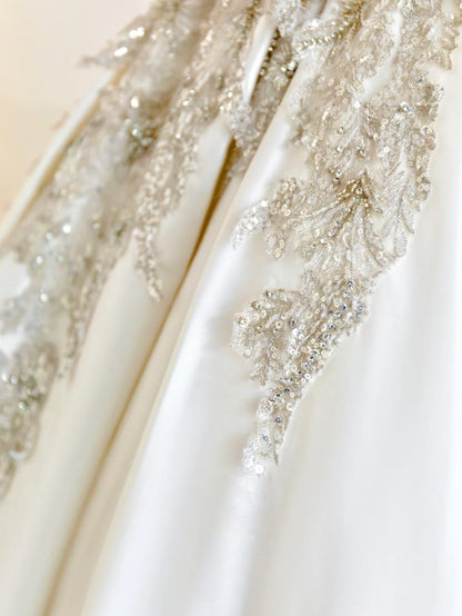 Classic Ball Gown Sweetheart Ivory Satin With Beading Crystals Long Groom Bride Gown Bridal Dress Modest Wedding Dresses RB7710
