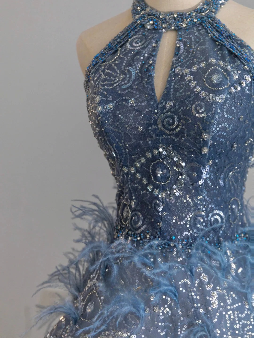 Pretty A Line Halter Blue With Feathers Sequined Prom Dresses Long Evening Party Formal Outfits RB6601