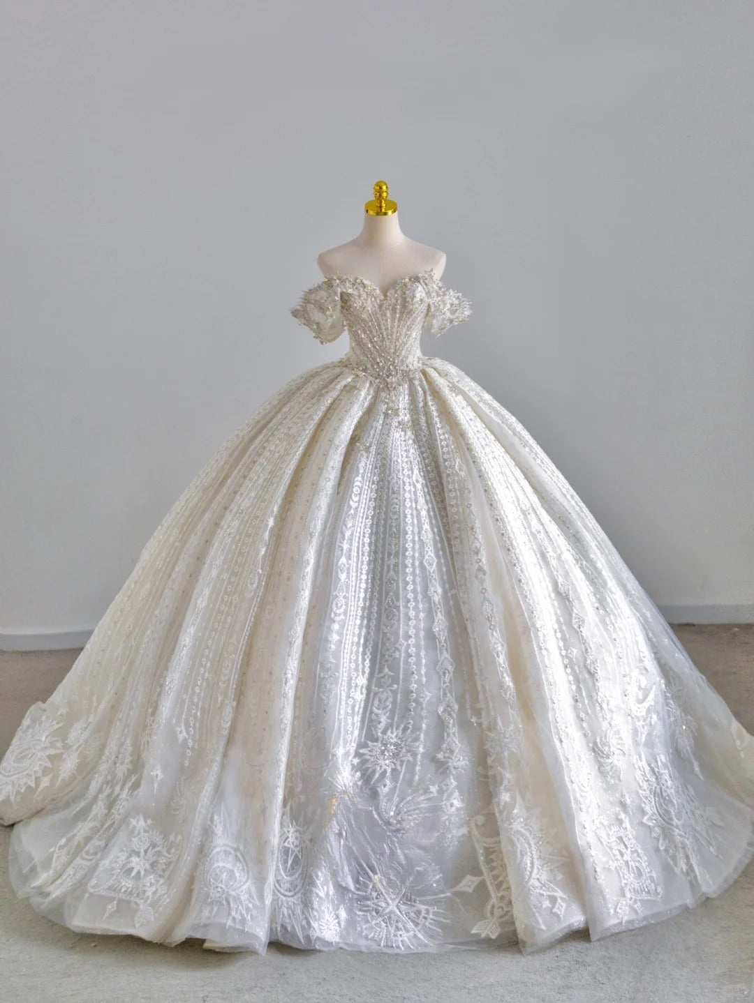 Beautiful Ball Gown Off The Shoulder Lace White With Beading Appliqued Groom Bride Gown Bridal Dress Modest Wedding Dresses RB7715