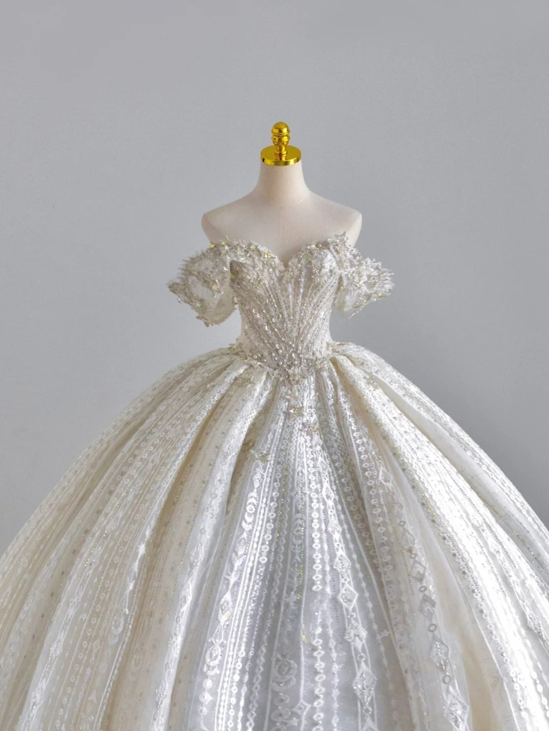 Beautiful Ball Gown Off The Shoulder Lace White With Beading Appliqued Groom Bride Gown Bridal Dress Modest Wedding Dresses RB7715
