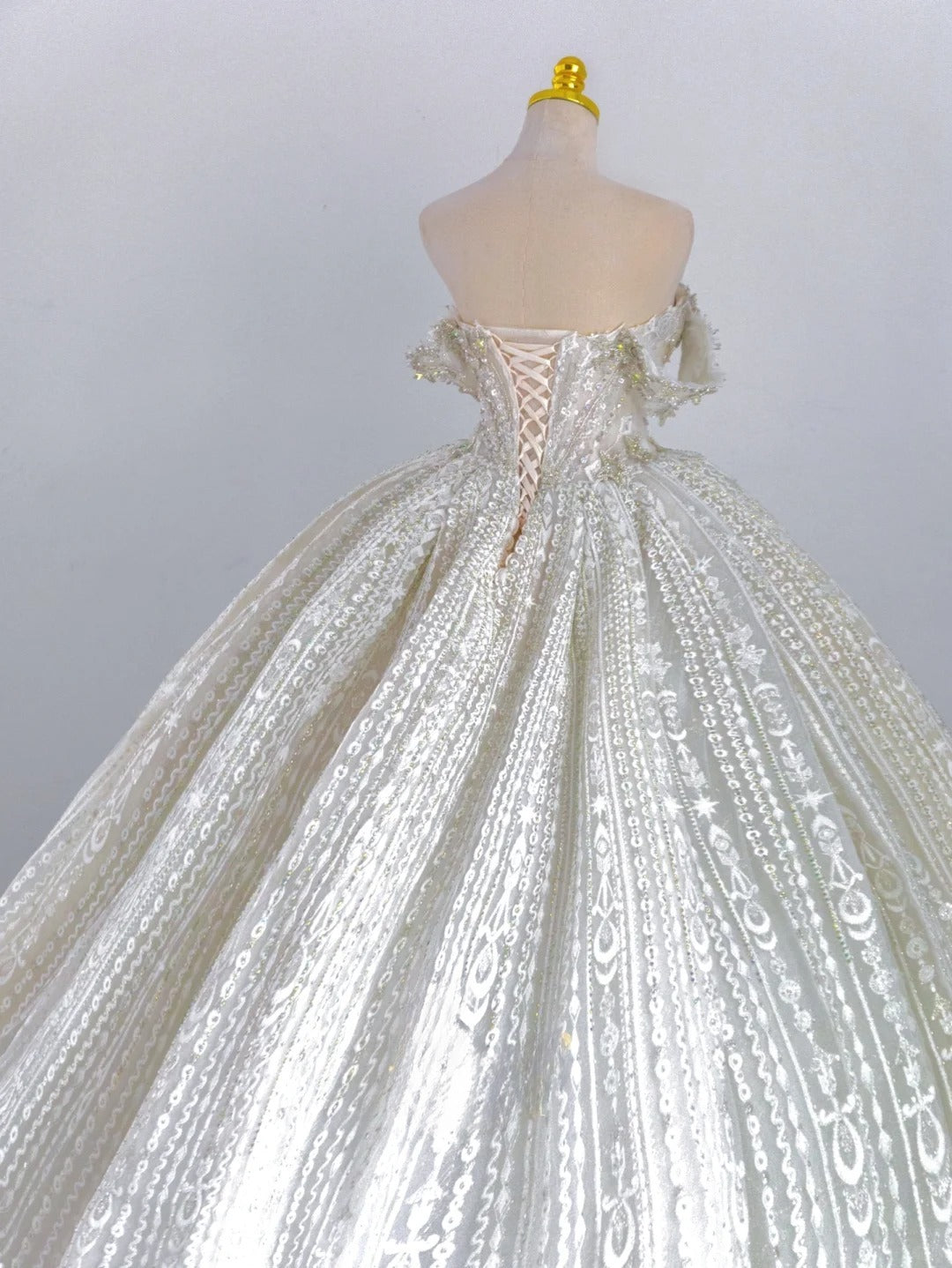 Beautiful Ball Gown Off The Shoulder Lace White With Beading Appliqued Groom Bride Gown Bridal Dress Modest Wedding Dresses RB7715