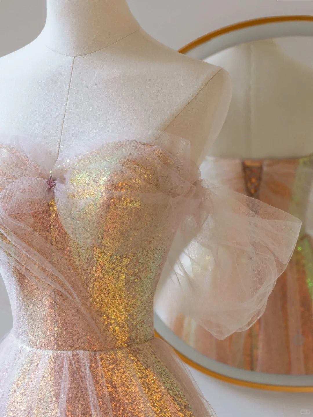 Robe de bal longue rose poudré à sequins, coupe trapèze, épaules dénudées et manches courtes, modèle AU144