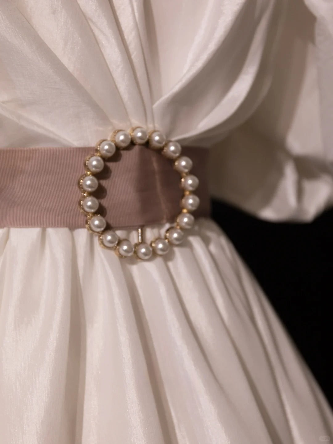 Modern Minimalist Ball Gown V Neck With Puffy Sleeves Satin Brides Gown Bridal Dress Wedding Dresses Style RB6611