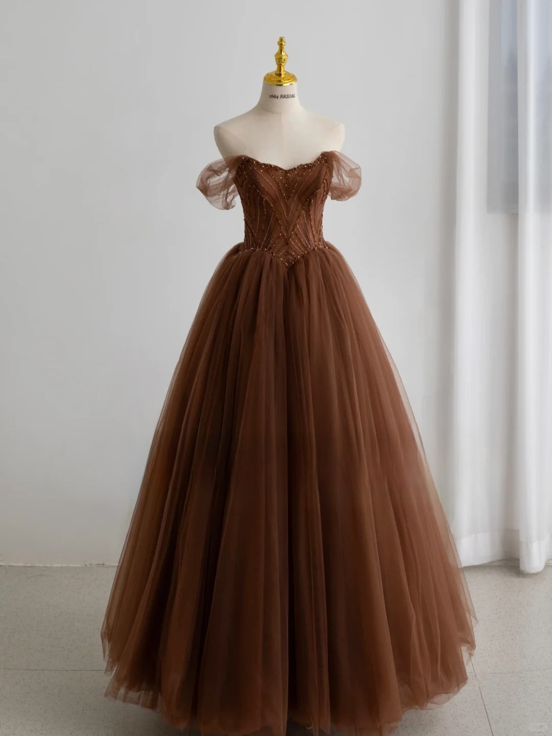 Robe de bal modeste en tulle marron à décolleté cœur, robe de soirée longue pour fête d'anniversaire de 16 ans, AU155