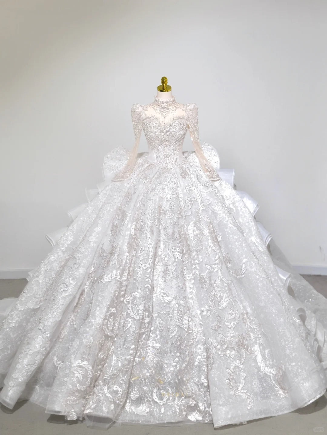Beautiful Ball Gown High Neck Lace White With Long Sleeves Beading Appliqued Groom Bride Gown Bridal Dress Modest Wedding Dresses RB7719