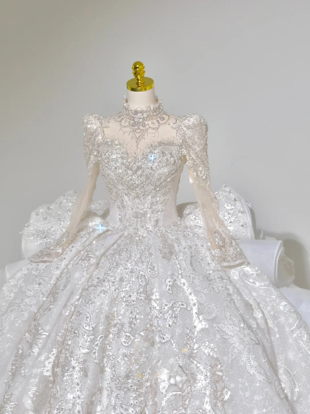 Beautiful Ball Gown High Neck Lace White With Long Sleeves Beading Appliqued Groom Bride Gown Bridal Dress Modest Wedding Dresses RB7719