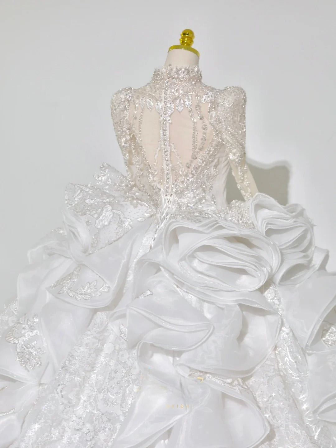 Beautiful Ball Gown High Neck Lace White With Long Sleeves Beading Appliqued Groom Bride Gown Bridal Dress Modest Wedding Dresses RB7719