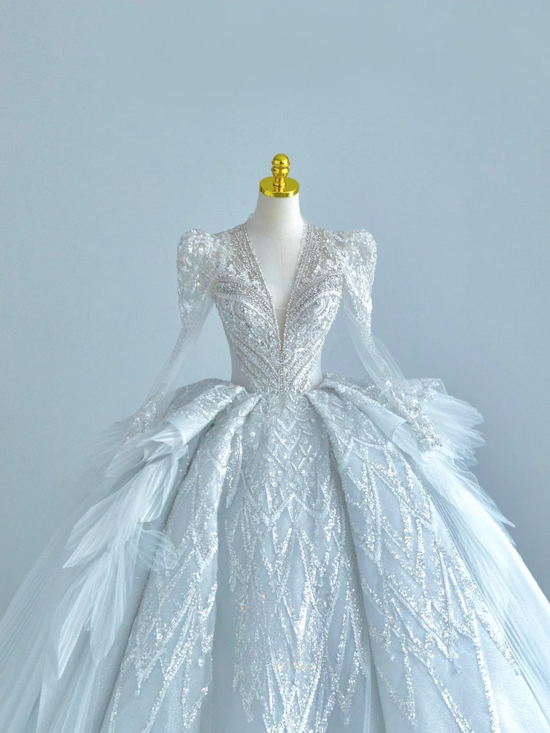 Beautiful Ball Gown V Neck Lace Light Sky Blue With Long Sleeves Beading Backless Groom Bride Gown Bridal Dress Modest Wedding Dresses RB7720