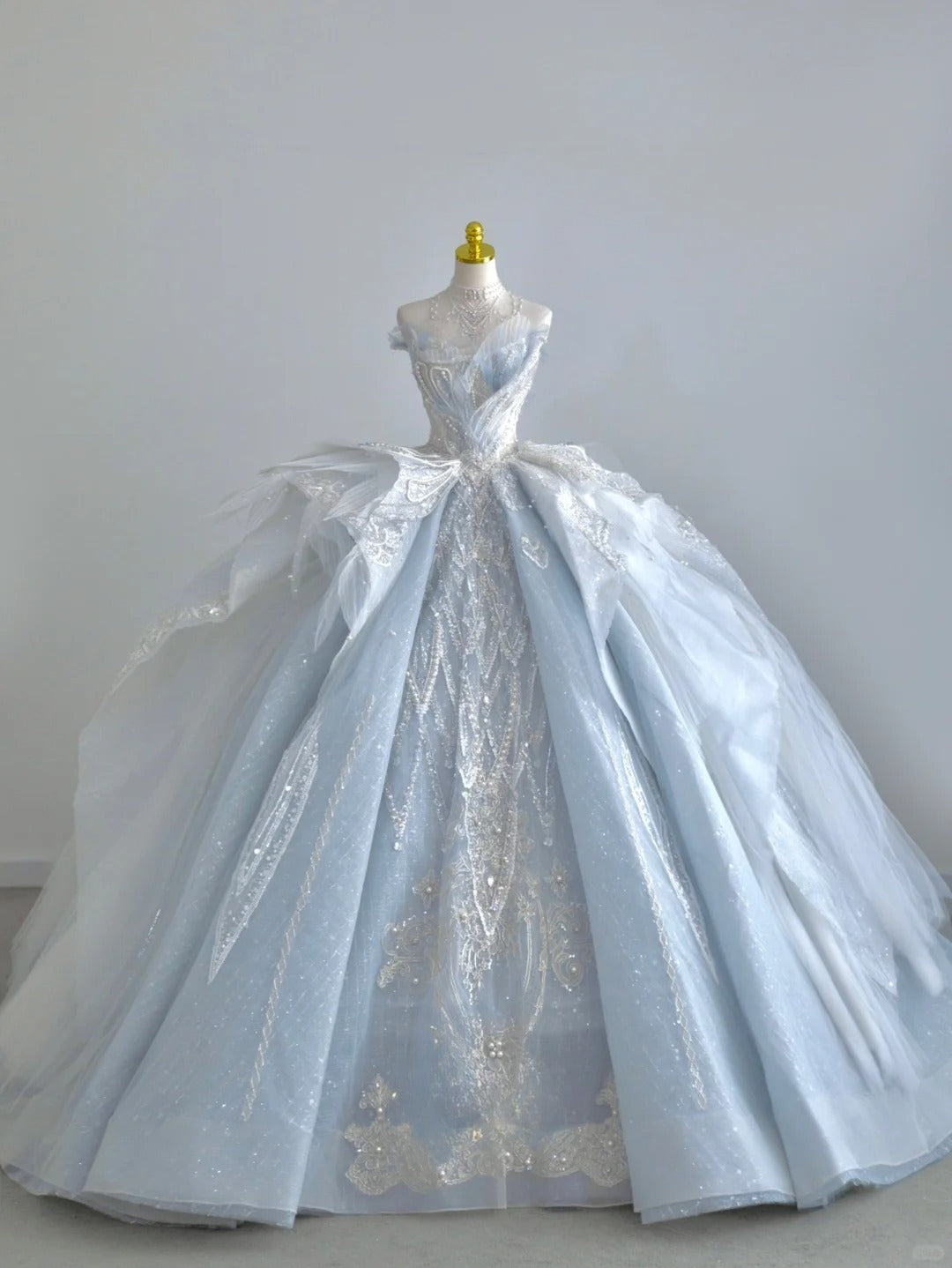 Beautiful Ball Gown Strapless Lace Light Sky Blue With Long Strain Beading Corset Fitted Back Groom Bride Gown Bridal Dress Modest Wedding Dresses RB7721