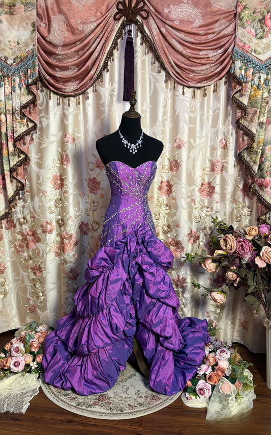 Vintage Ballkleid, herzförmiger Ausschnitt, weinrot mit Lagen, Perlen, ärmellos, 90er Jahre, langes Abiballkleid, AU180