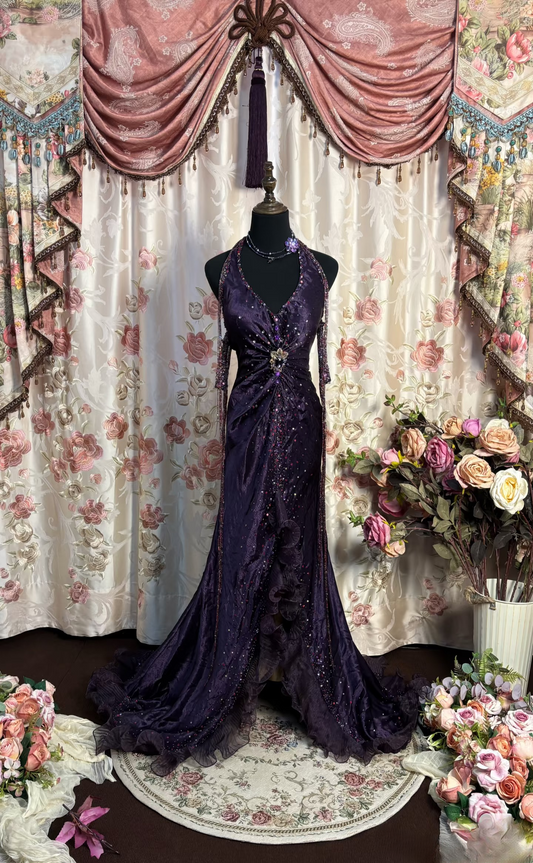 Vintage-Abendkleider im Stil der 1950er Jahre: Elegante Retro-Abendkleider, Inspirationen für lange, trägerlose Abendkleider in Traubenfarbe (AU196)