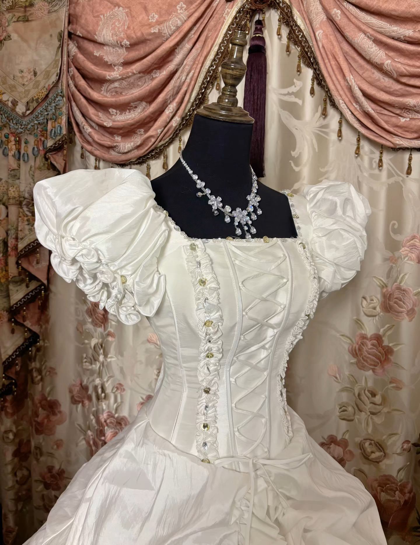 Vintage Ball Gown Square Neck Satin 1960s Fitted Pleated Ruched Bride Dress Long Bride Dress Classy Wedding Dresses AU283