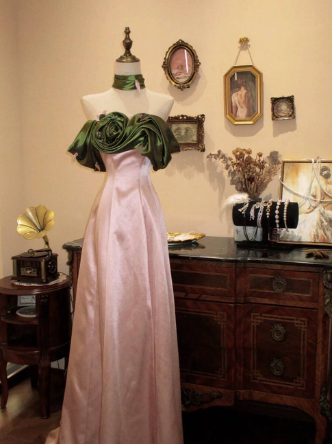 Retro A line Off The Shoulder Green Neck Long Satin Pink Prom Dress Inspiration Party Formal Gown Prom Dresses AU342