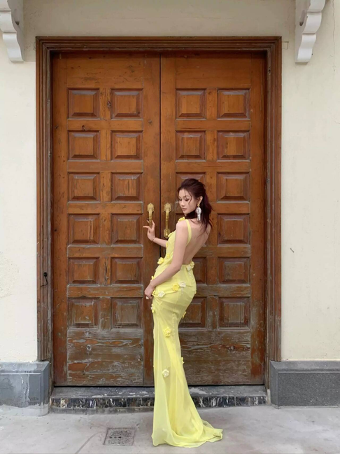 Elegant Mermaid Scoop Neck Yellow Lace Satin Prom Dresses Party Dress 16th Birthday Outfits Senior Graduation Dress AU481