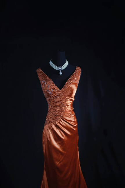 Retro Mermaid V Neck Sleeveless Satin Prom Dresses Parity Dress Princess Graduation Dress AU543