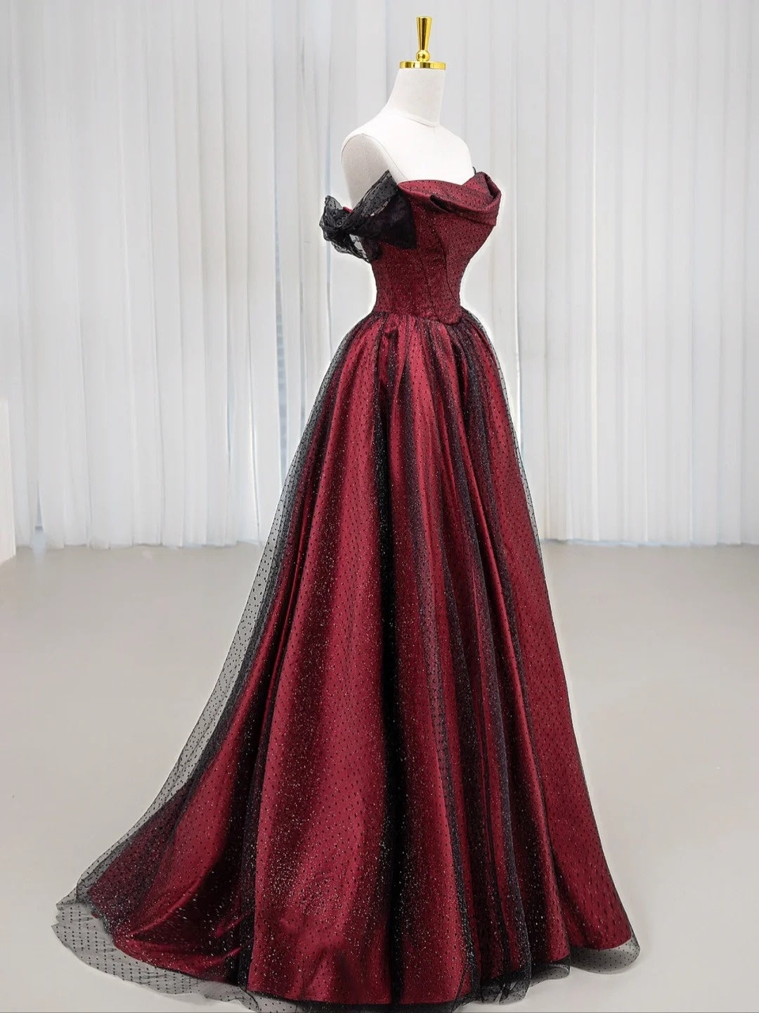 Classy Ball Gown Off The Shoulder Burgundy Black Tulle Prom Dresses Long Party Dress 18th Birthday Outfit Senior High School Dance Dress AU827