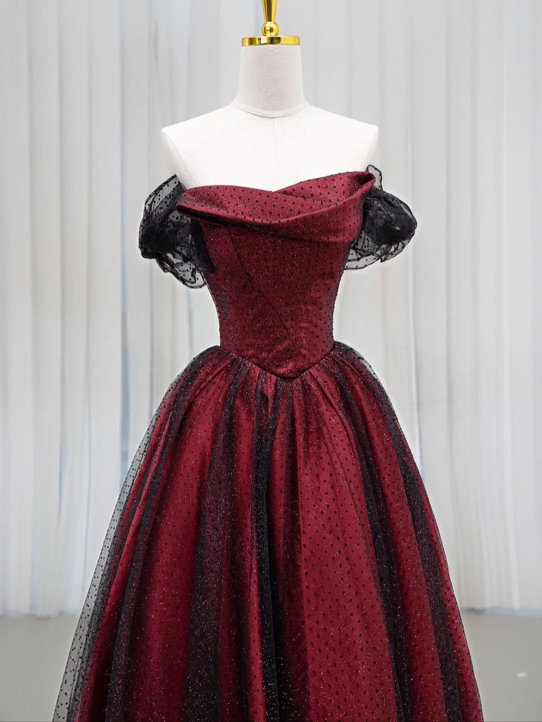 Classy Ball Gown Off The Shoulder Burgundy Black Tulle Prom Dresses Long Party Dress 18th Birthday Outfit Senior High School Dance Dress AU827