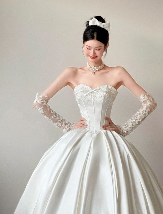 Robe de mariée longue en satin blanc et dentelle, col en cœur, style féerique, robe de bal, B16