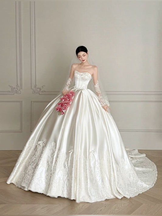 Robe de mariée longue en satin blanc et dentelle, col en cœur, style féerique, robe de bal modeste, B34