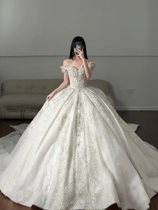 Robe de mariée longue en tulle blanc et dentelle, épaules dénudées, style féerique, manches courtes, B24