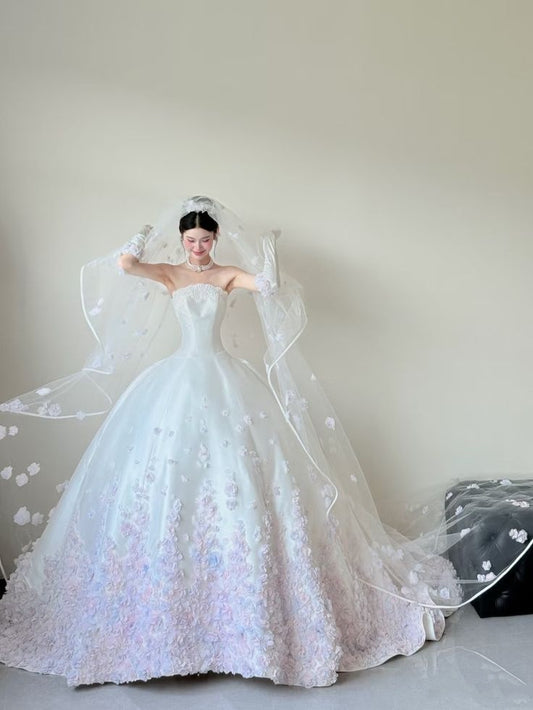 Robe de mariée longue en satin blanc, décolleté bustier, motif floral lilas, style féerique, robe de mariée formelle, B25