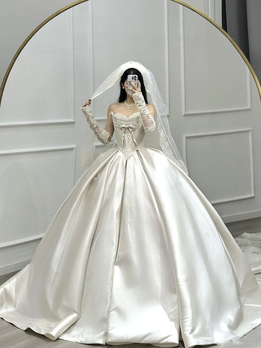Robe de mariée longue en satin blanc et dentelle, col en cœur, style féerique, robe de bal, B26