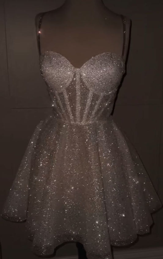 Elegante A-Linie Spaghettiträger Pailletten Weiß Kurze Ballkleider Homecoming Kleid 16. Geburtstag Outfits B283