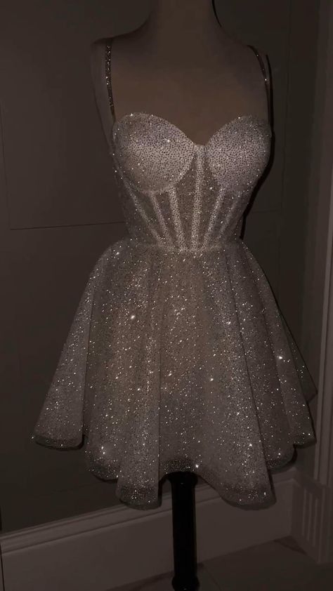 Elegante A-Linie Spaghettiträger Pailletten Weiß Kurze Ballkleider Homecoming Kleid 16. Geburtstag Outfits B283
