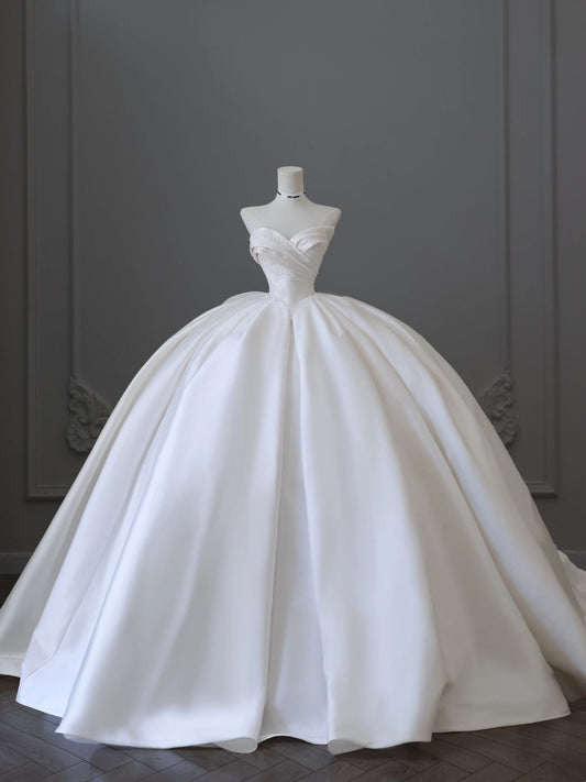Robe de mariée longue en satin blanc, modeste, décolleté en cœur, robe de mariée de style féerique, B29