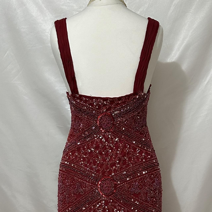 Robe de soirée sirène modeste en tulle bordeaux ornée de perles, décolleté cœur, idéale pour un bal de promo ou un 22e anniversaire (AB1363)
