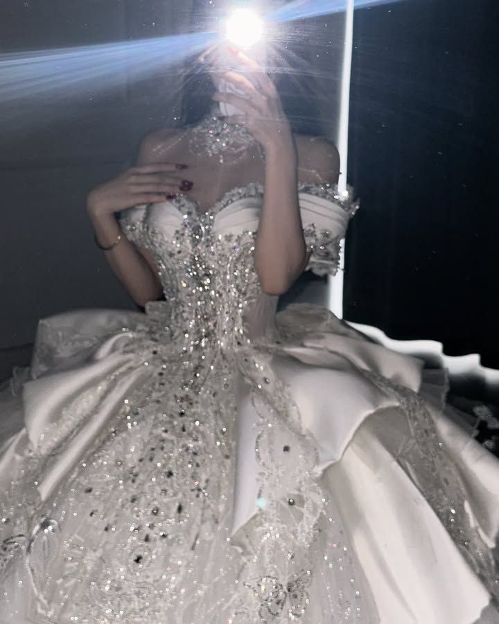 Dreamy Ball Gown Off The Shoulder Tulle Sequins Lace Long Wedding Dress Fairy Formal Short Sleeves Wedding Dresses B42