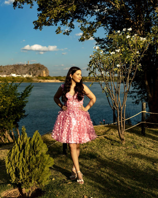 Süßes Ballkleid mit V-Ausschnitt, rosa Satin, Blumen, kurz, 16. Geburtstagskleid, Cocktailkleider, Homecoming-Kleider B559